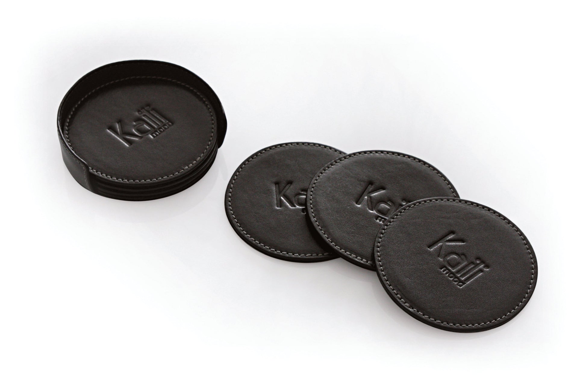 K0007AB | 6-piece Under Glass Set made of genuine full grain leather, smooth. Under glasses size: ø 9 cm, Under glasses holder size: ø 9 x 3.0 cm. Packaging: Tnt bag by Kaili mood